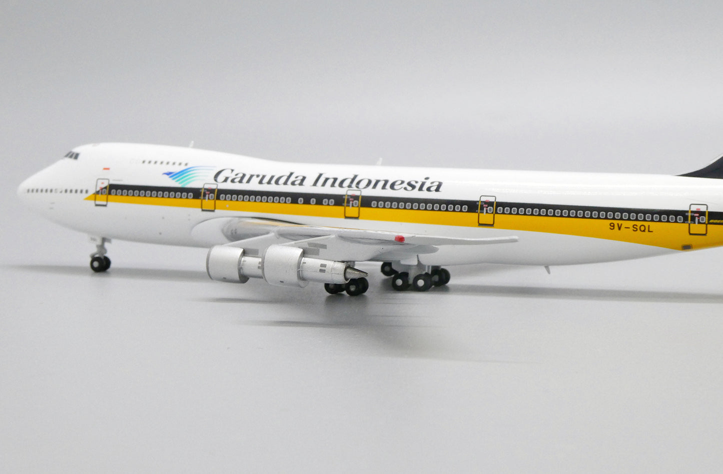 1:400 JC Wings Garuda Indonesia Boeing 747-200 "Singapore Hybrid" 9V-SQL DK4001GIA