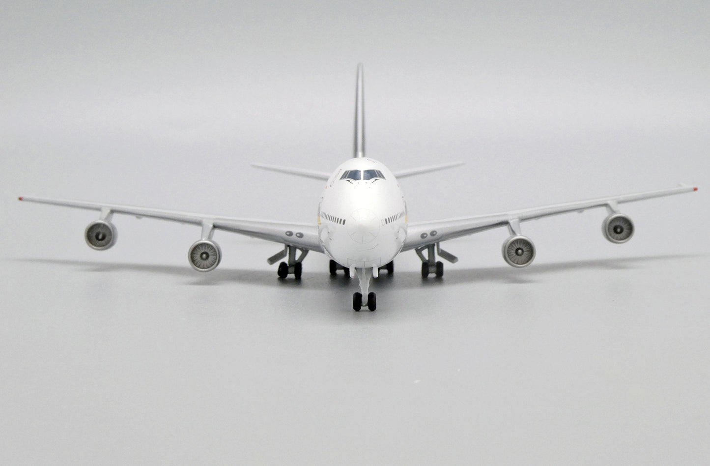 1:400 JC Wings Garuda Indonesia Boeing 747-200 "Singapore Hybrid" 9V-SQL DK4001GIA