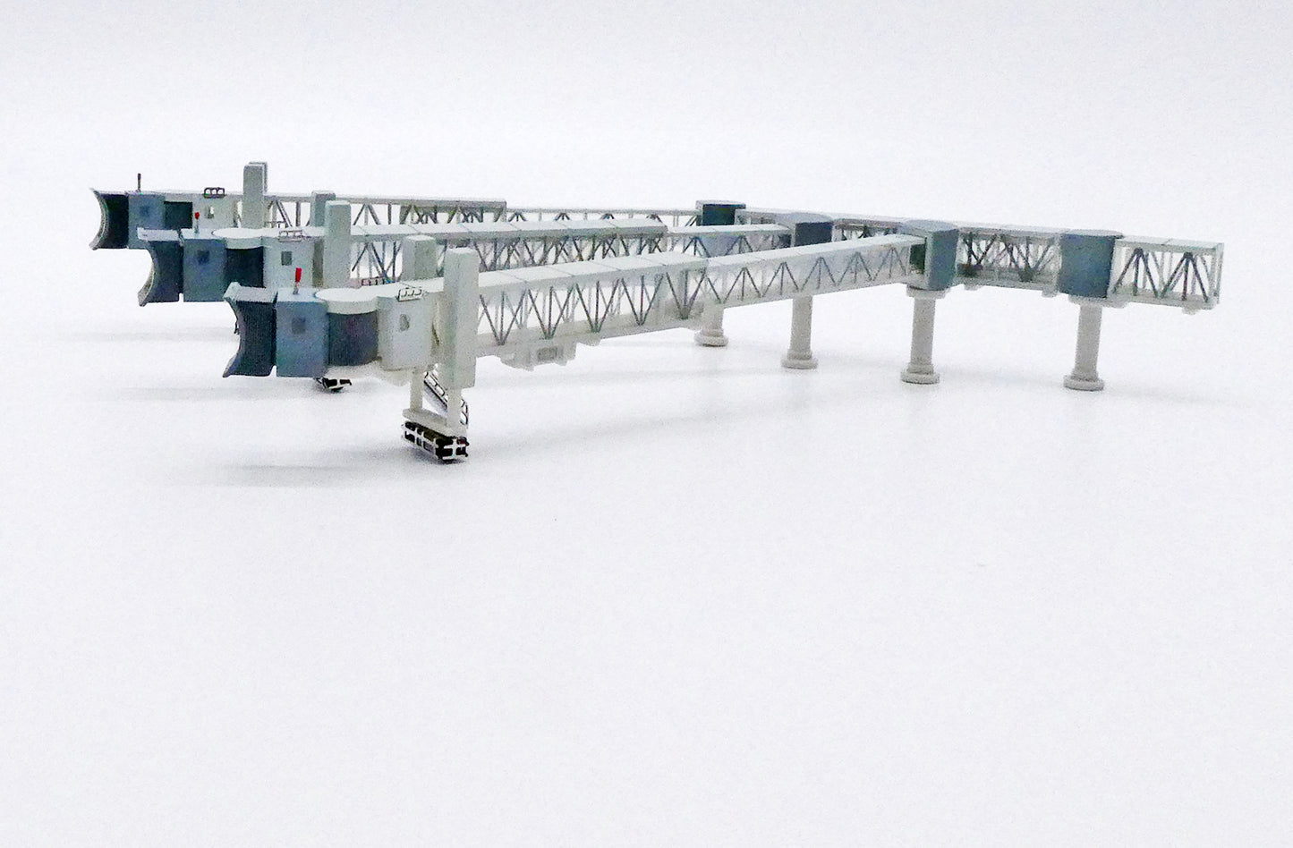 1:400 JC Wings Air Bridge Jetway (A380 Triple Jetway, Black) LH4218 Pack of 1
