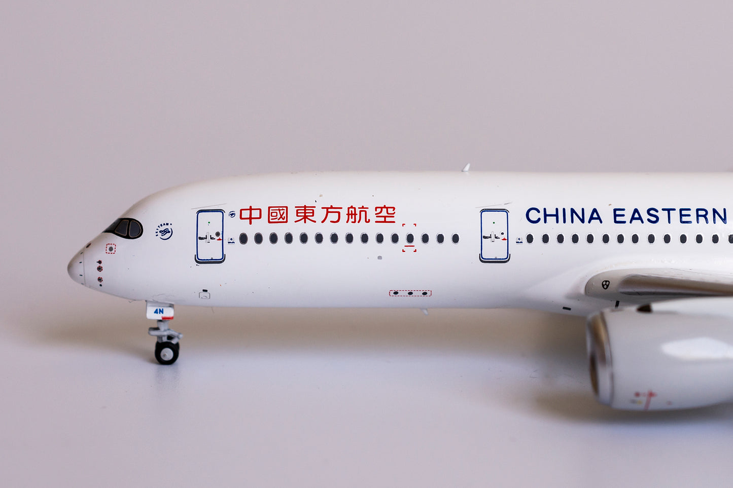 1:400 NG Models China Eastern Airbus A350-900 B-304N 39021