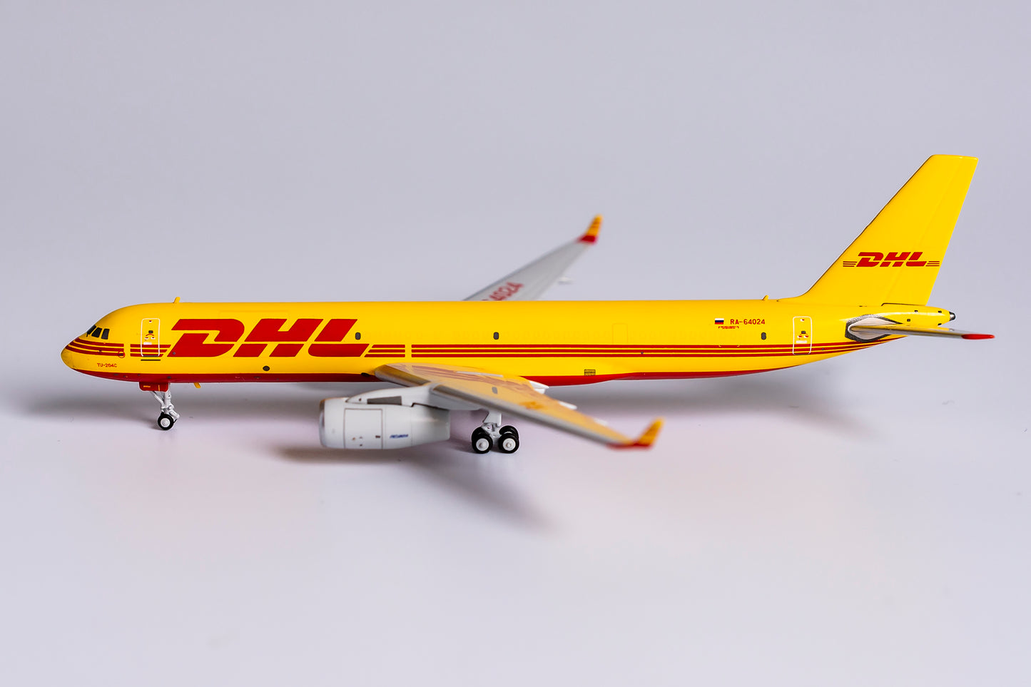 1:400 NG Models DHL Aviation TU-204-100C (Aviastar-Tu Air Company) RA-64024 NG40005