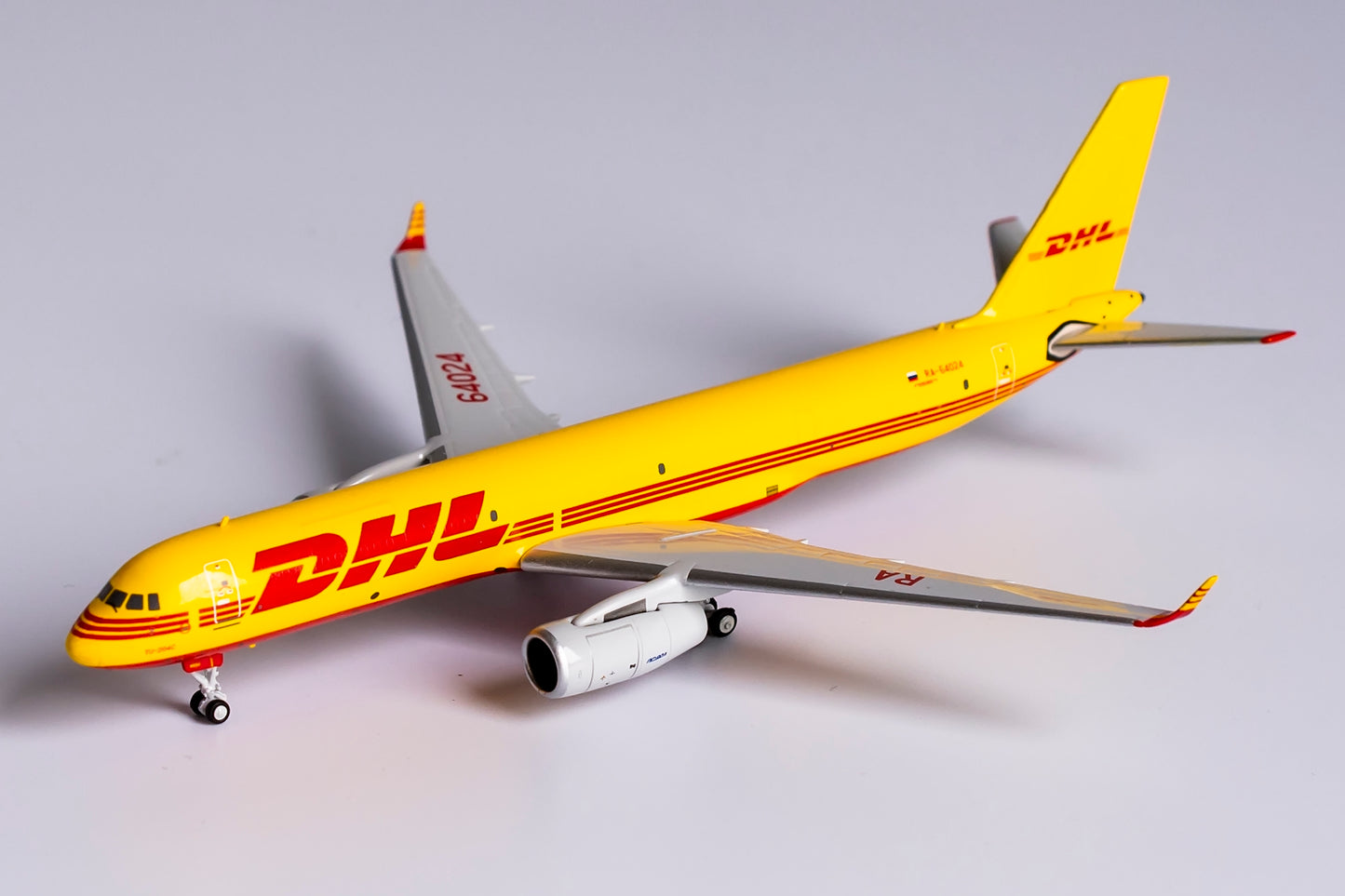 1:400 NG Models DHL Aviation TU-204-100C (Aviastar-Tu Air Company) RA-64024 NG40005