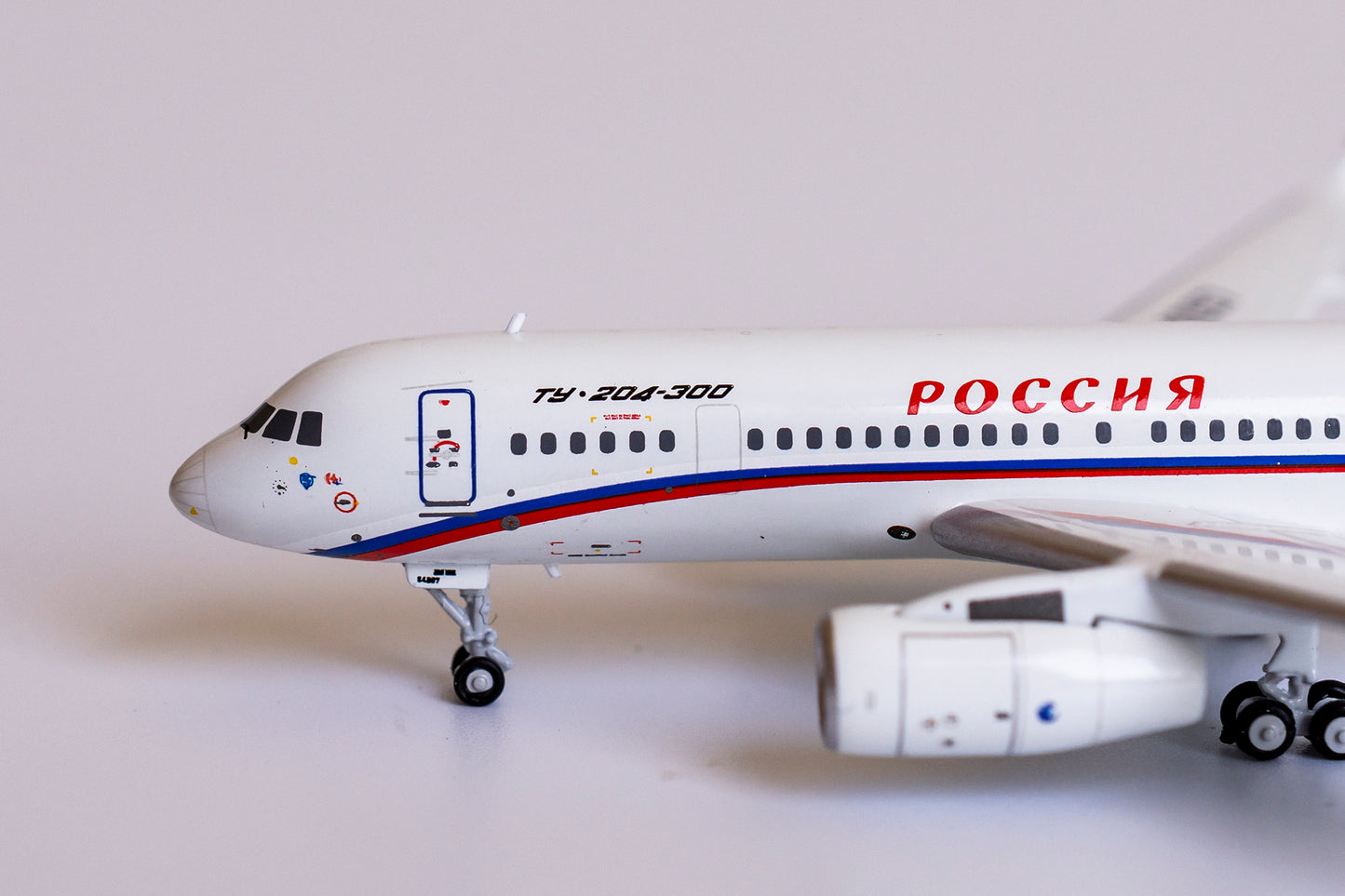 1:400 NG Models Russia State Transport Company Tupolev Tu-204-300 RA-64057 41002
