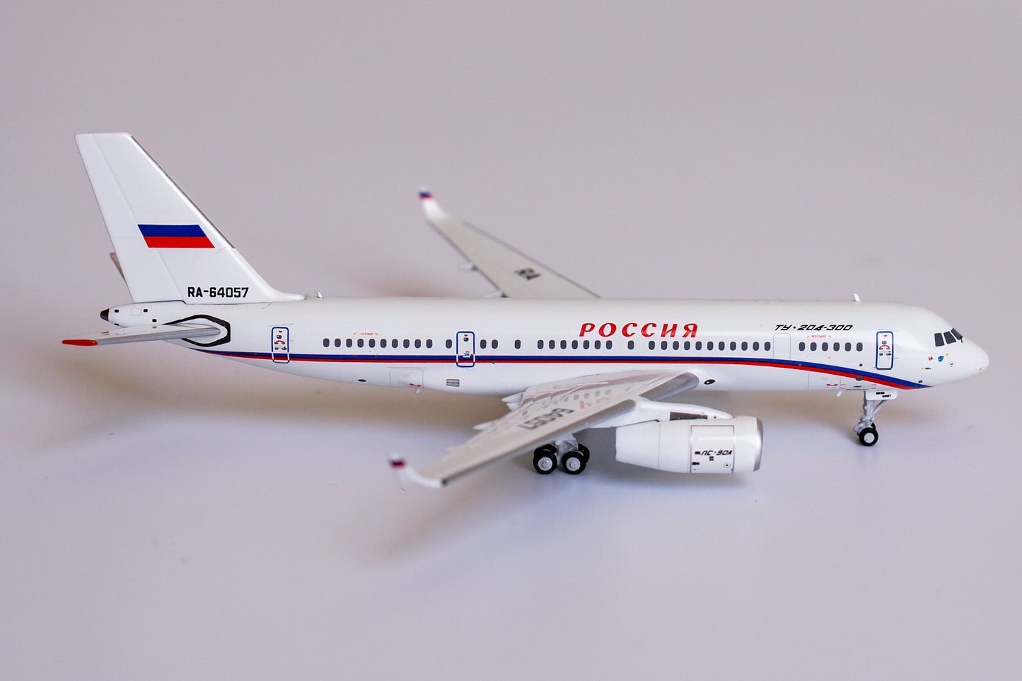 1:400 NG Models Russia State Transport Company Tupolev TU-204-300 RA-64057 NG41002