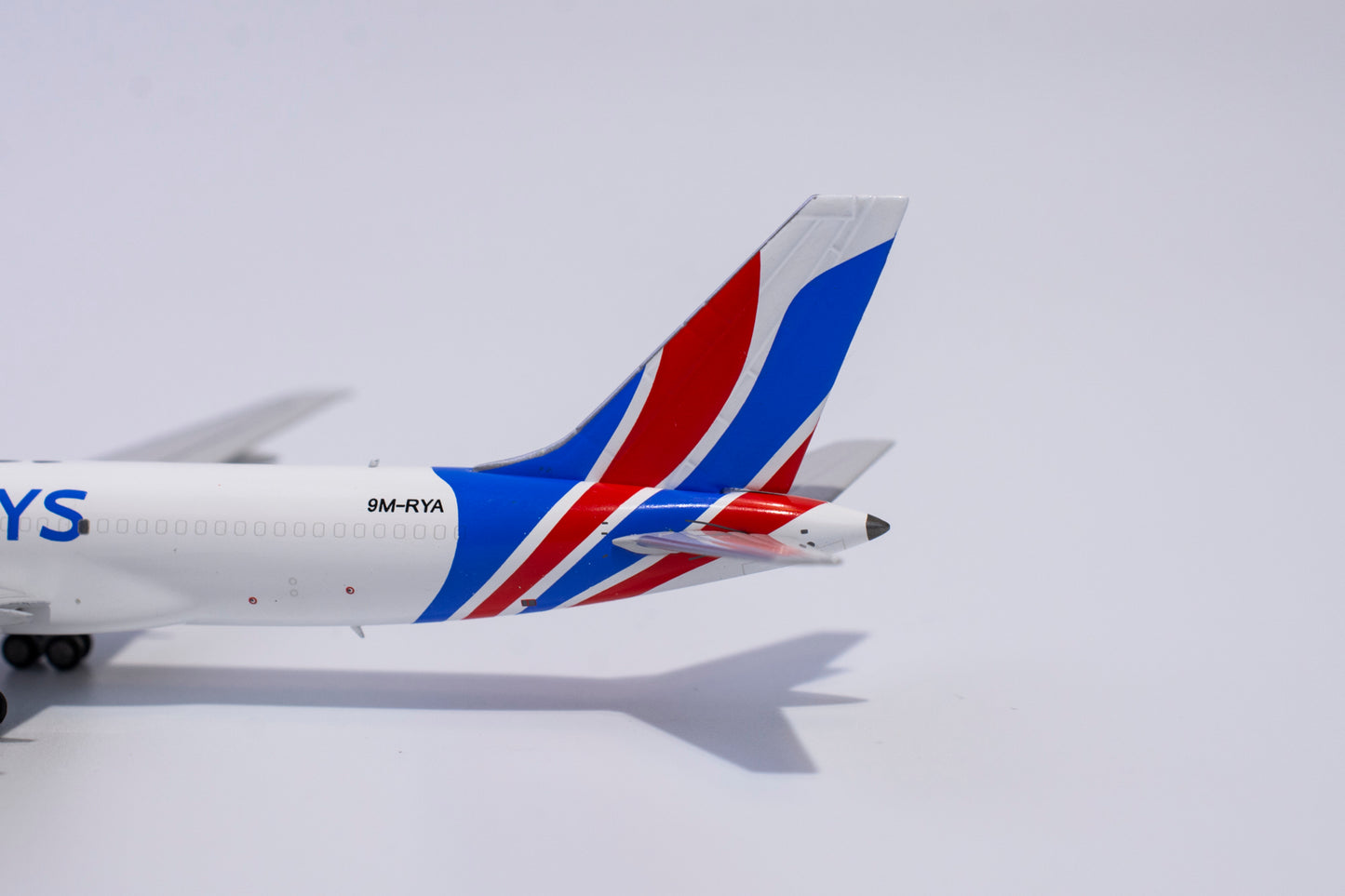 1:400 NG Models Raya Airways Boeing 757-200PCF 9M-RYA NG53163