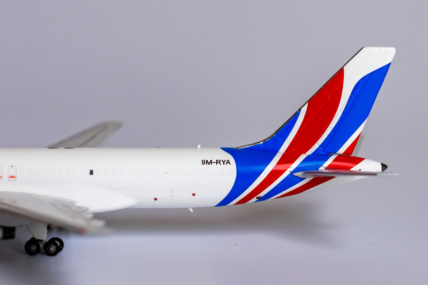 1:400 NG Models Raya Airways Boeing 757-200PCF "Old Colors" 9M-RYA 53165
