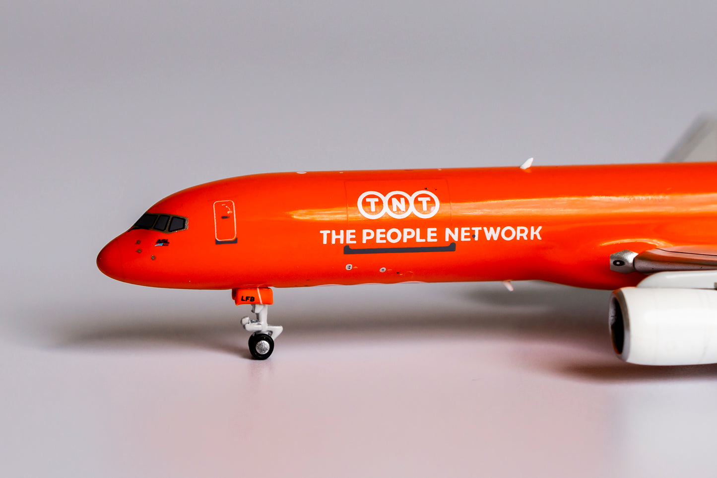 1:400 NG Models TNT (ASL Airlines) Boeing 757-200 OE-LFB NG53173