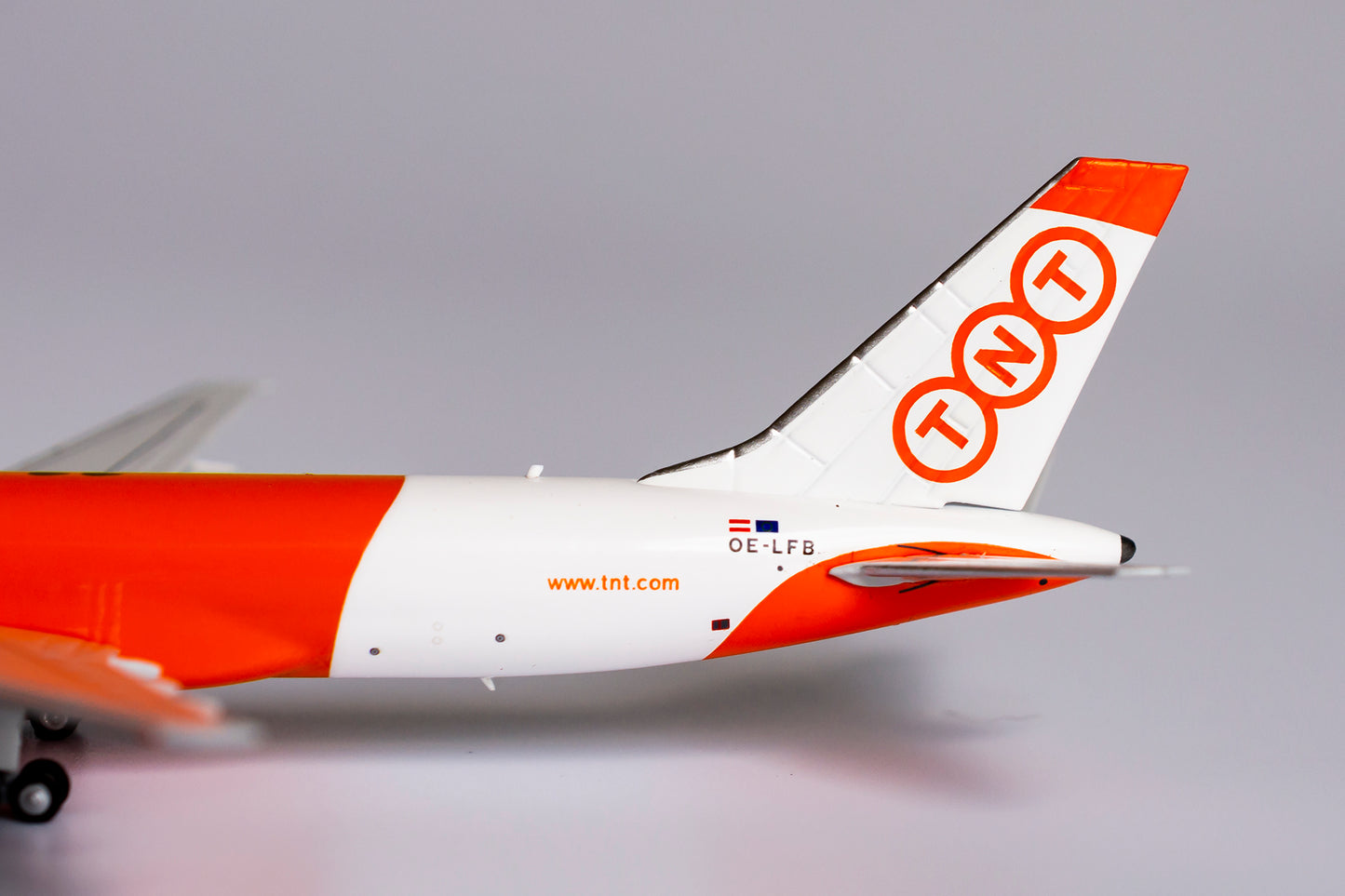 1:400 NG Models TNT (ASL Airlines) Boeing 757-200 OE-LFB NG53173