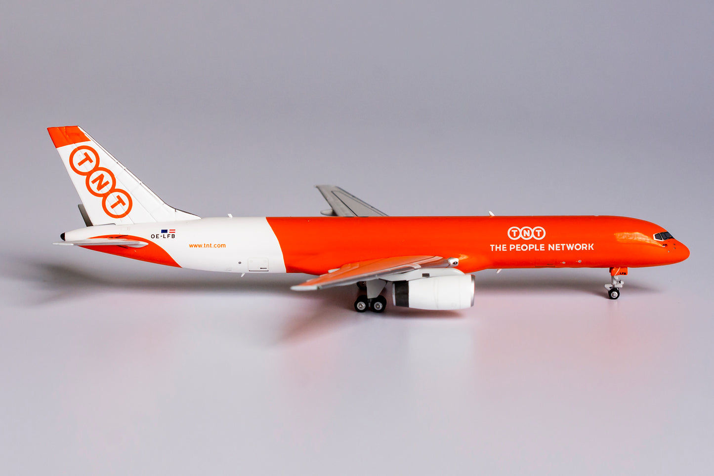 1:400 NG Models TNT (ASL Airlines) Boeing 757-200 OE-LFB NG53173