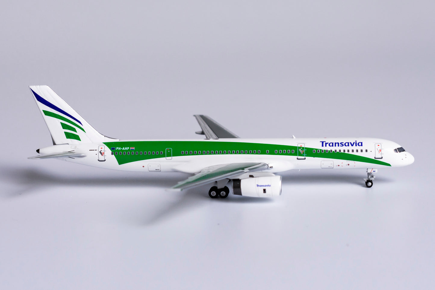 1:400 NG Models Transavia Airlines Boeing 757-200 "1990s Colors" PH-AHP NG53176