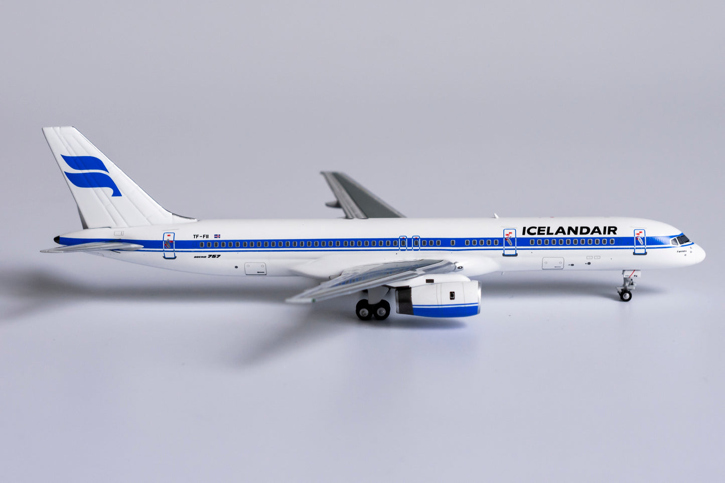 1:400 NG Models Icelandair Boeing 757-200 "1990s Colors" TF-FII NG53177