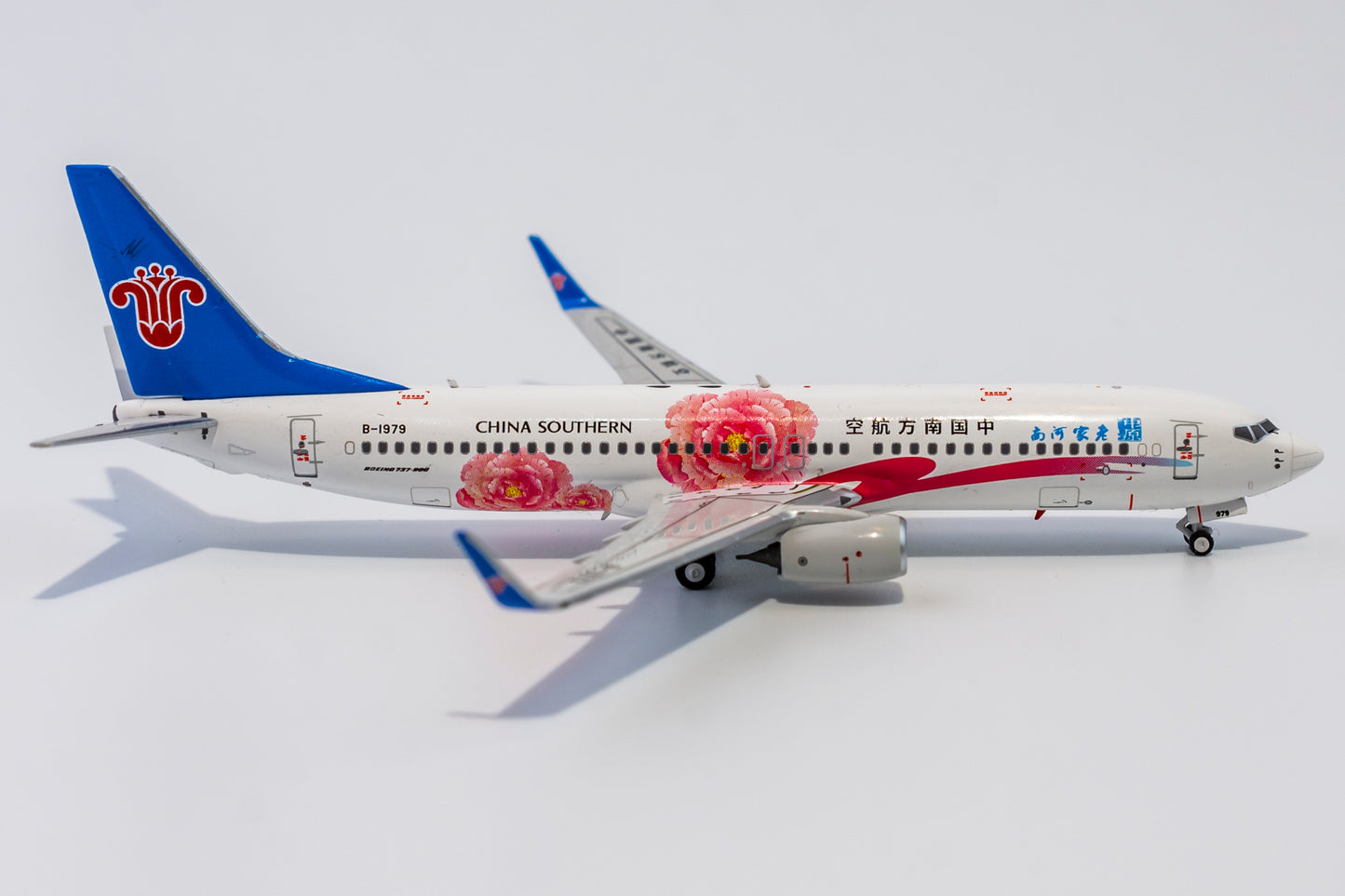 1:400 NG Models China Southern 737-800 "Home Town Henan" B-1979  NG58083