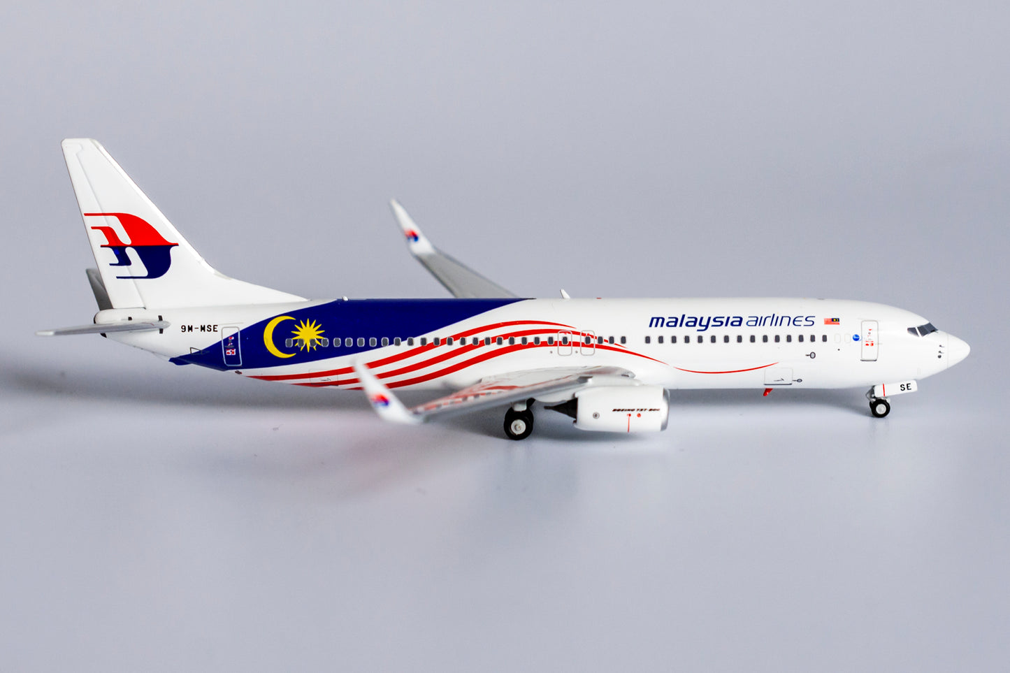 1:400 NG Models Malaysia Airlines Boeing 737-800 "Negaraku Colors" 9M-MSE NG58103
