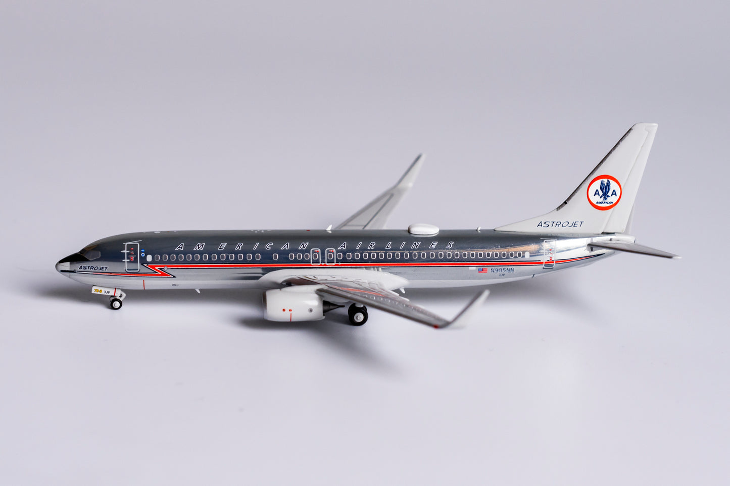 1:400 NG Models American Airlines Boeing 737-800 "Astro Jet Retro" N905NN NG58106