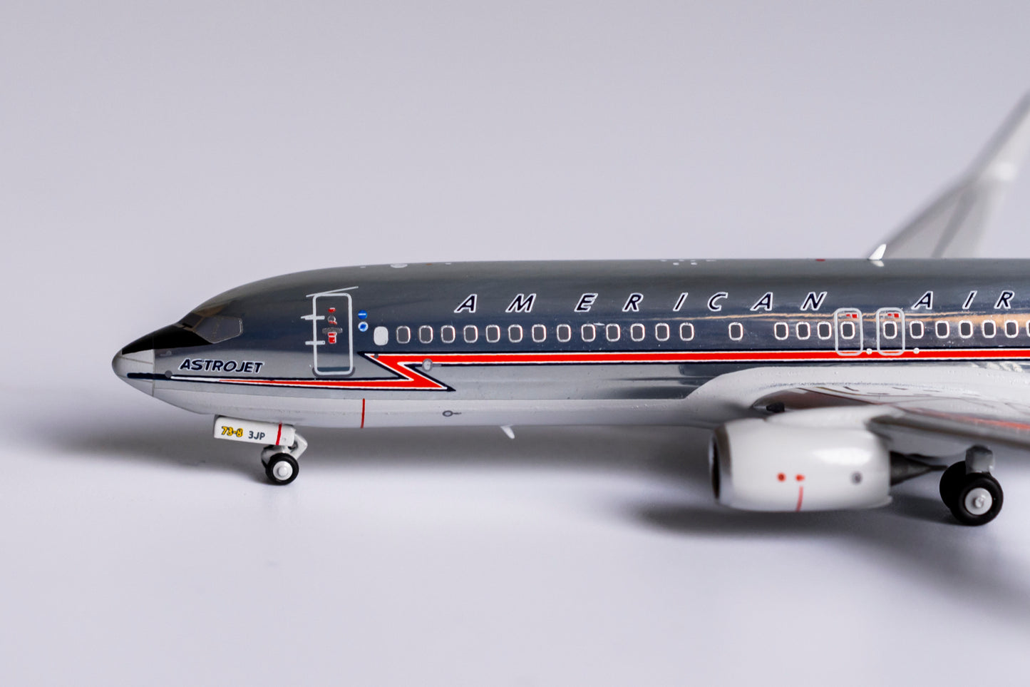 1:400 NG Models American Airlines Boeing 737-800 "Astro Jet Retro" N905NN NG58106