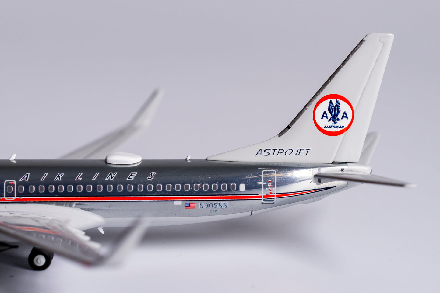 1:400 NG Models American Airlines Boeing 737-800 "Astro Jet Retro" N905NN NG58106
