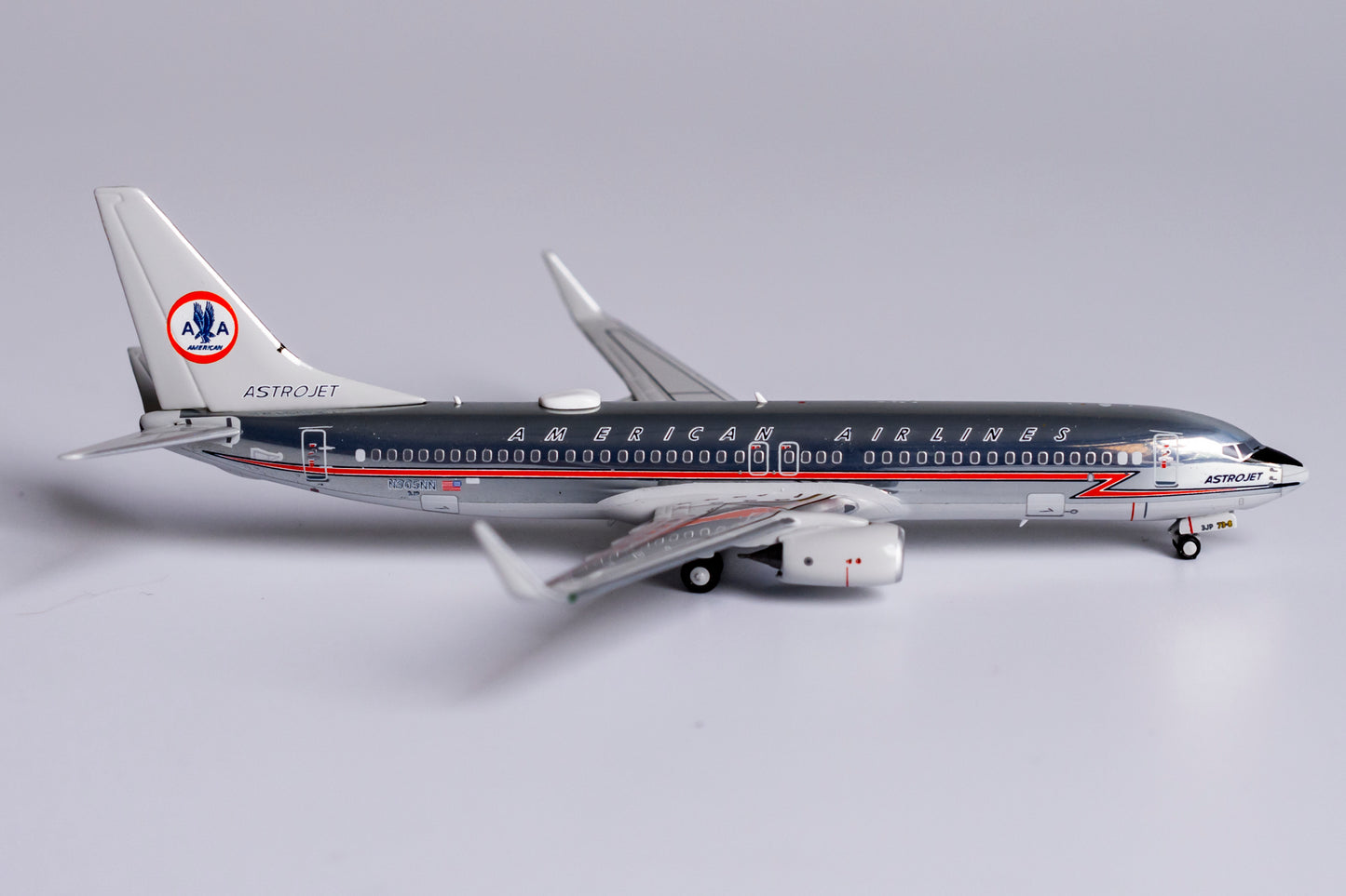 1:400 NG Models American Airlines Boeing 737-800 "Astro Jet Retro" N905NN NG58106