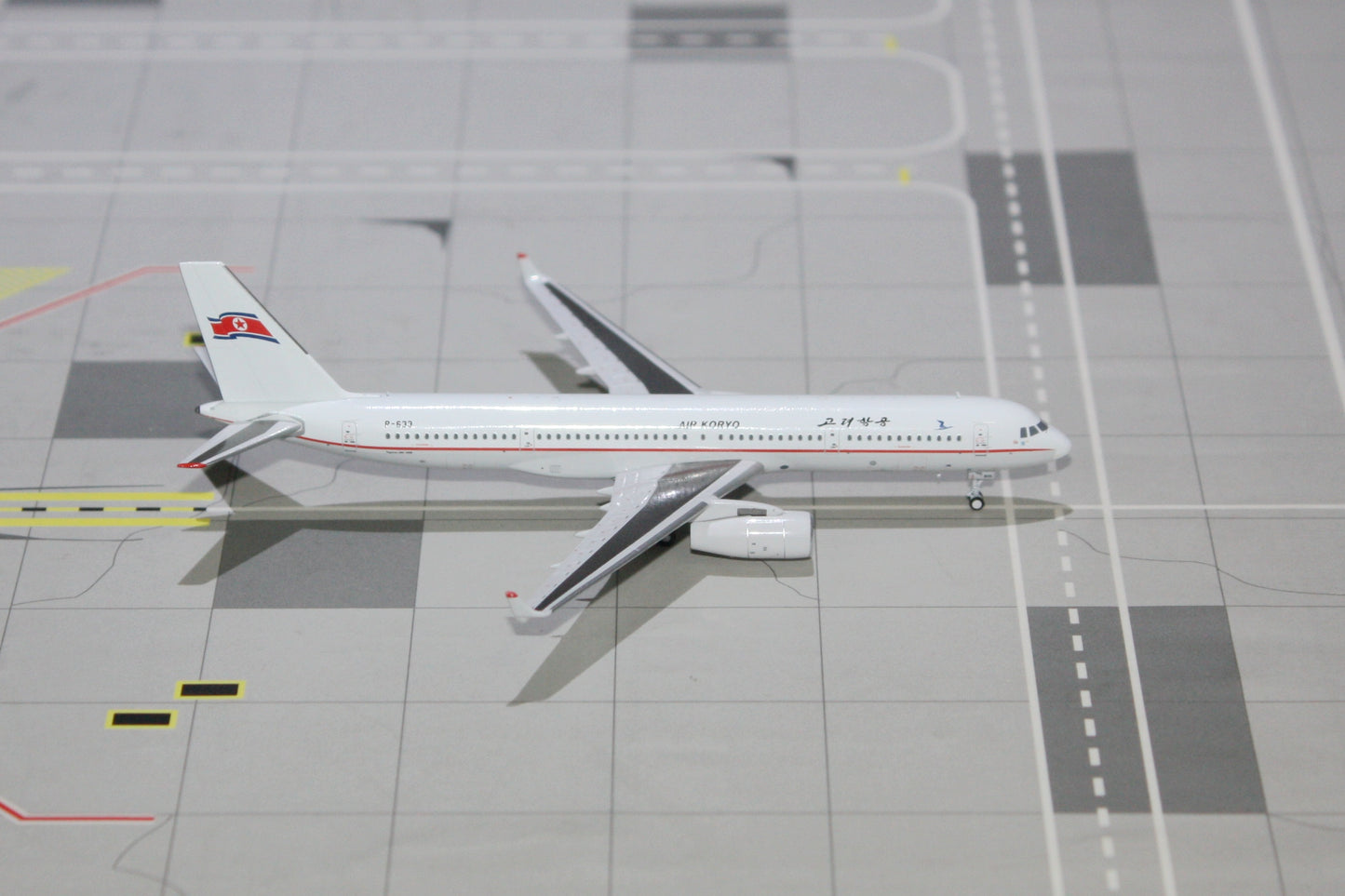 1:400 Panda Models Air Koryo TU-204-100B "New Colors" P-633 PM202119