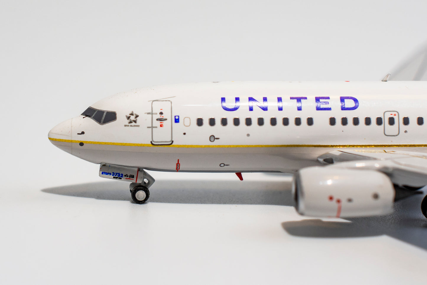 1:400 NG Models United Airlines Boeing 737-700 "Co-merger, Split Scimitars" N16732 77001