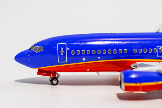 1:400 NG Models Southwest Airlines 737-700 "Canyon Blue, Split Scimitars" N252WN NG77002