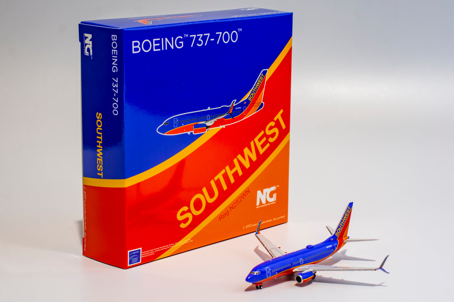 1:400 NG Models Southwest Airlines 737-700 "Canyon Blue, Split Scimitars" N252WN NG77002