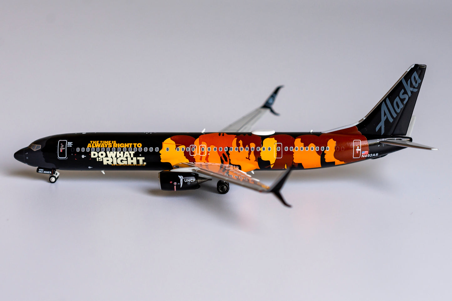 1:400 NG Models Alaska Airlines Boeing 737-900ER "UNCF" N492AS NG79003