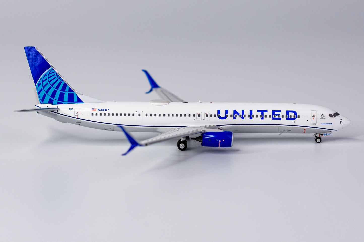 1:400 NG Models United Airlines Boeing 737-900ER/w N38417 "Evo-blue livery; with scimitar winglets" NG79006