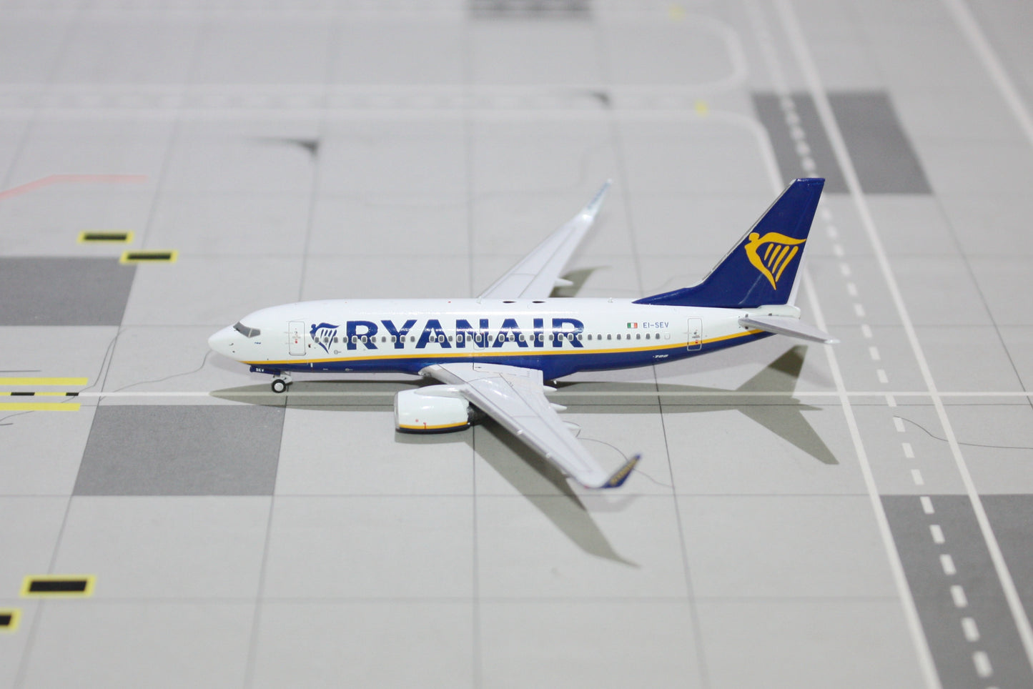 1:400 Panda Models Ryanair Boeing 737-700 EI-SEV PM202118