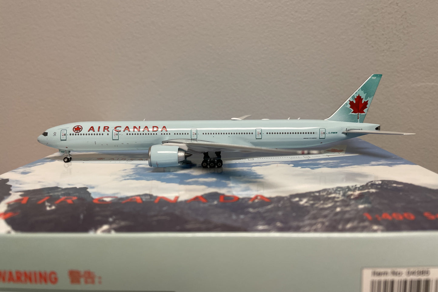 1:400 Phoenix Models Air Canada Boeing 777-300ER "Toothpaste" C-FNNW PH4385