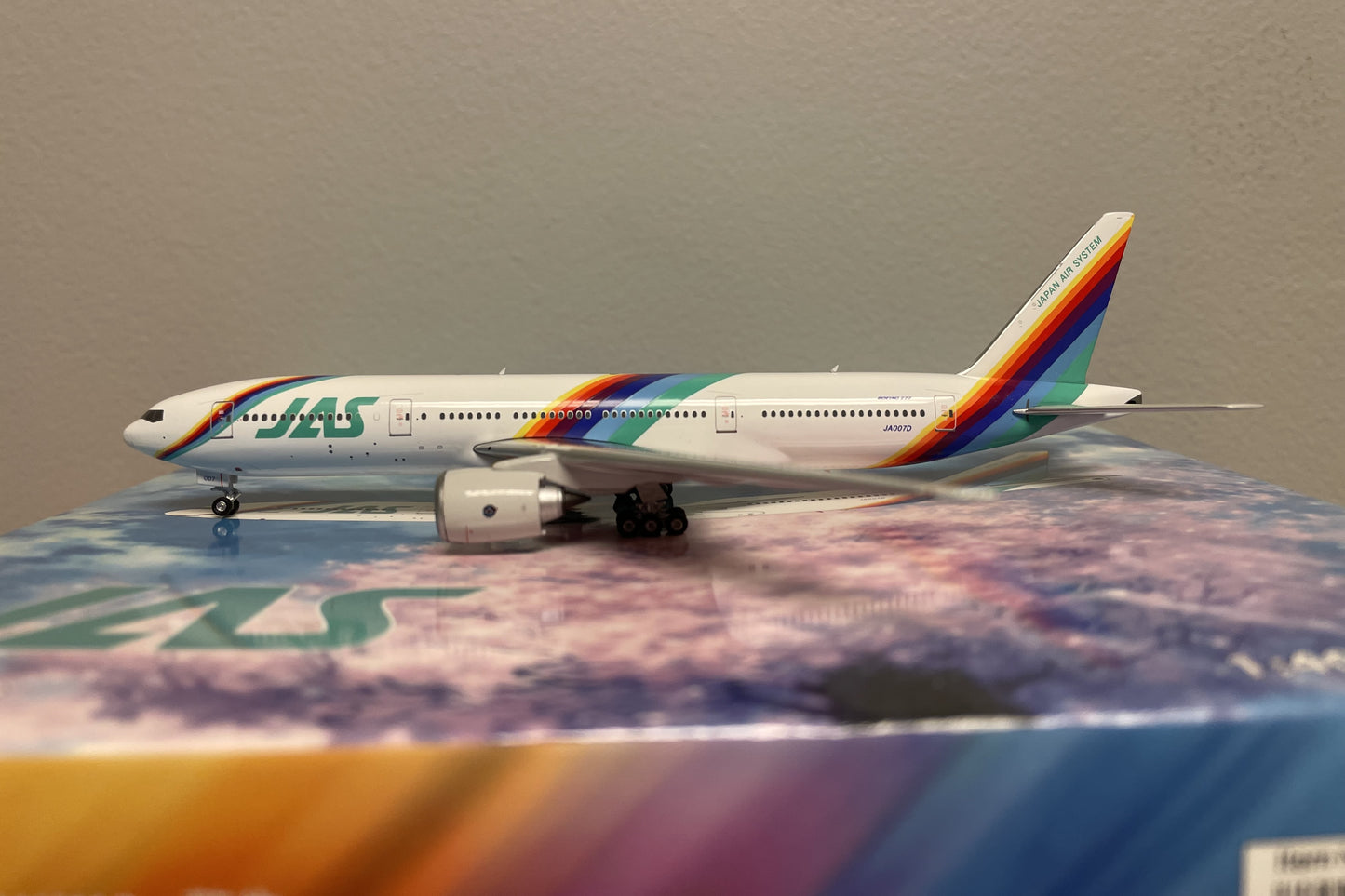 1:400 Phoenix Models Japan Air System (JAS) Boeing 777-200ER JA007D PH4378