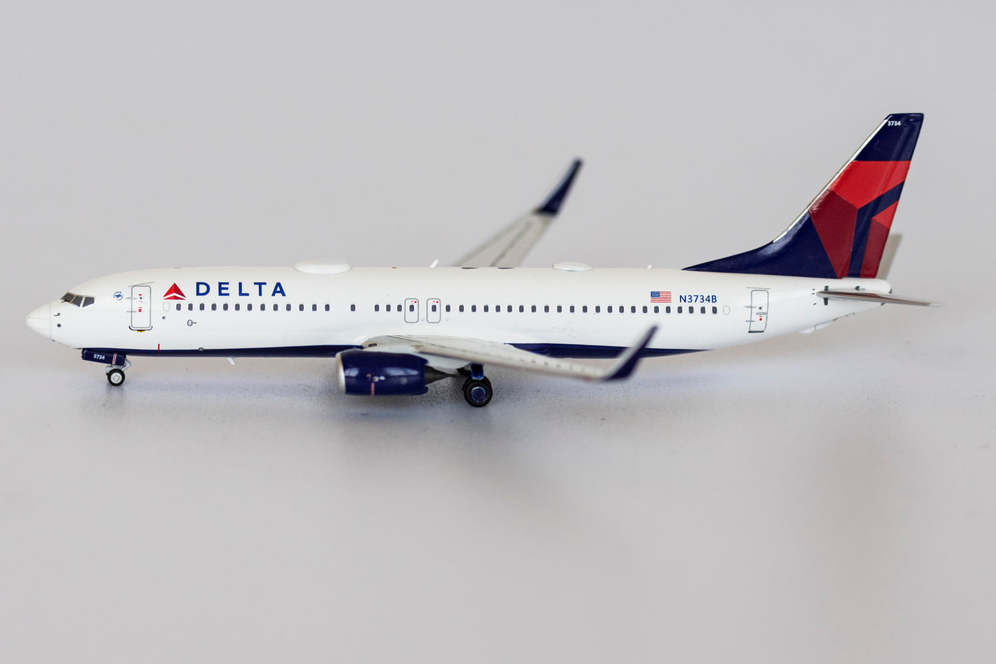 1:400 NG Models Delta Airlines Boeing 737-800 "New Colors" N3734B 58085