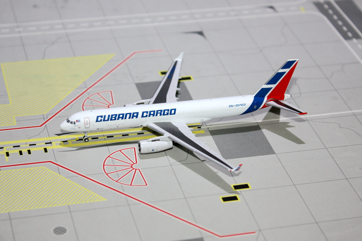 1:400 Panda Models Cubana Cargo TU-204-100CE CU-C1703 202117