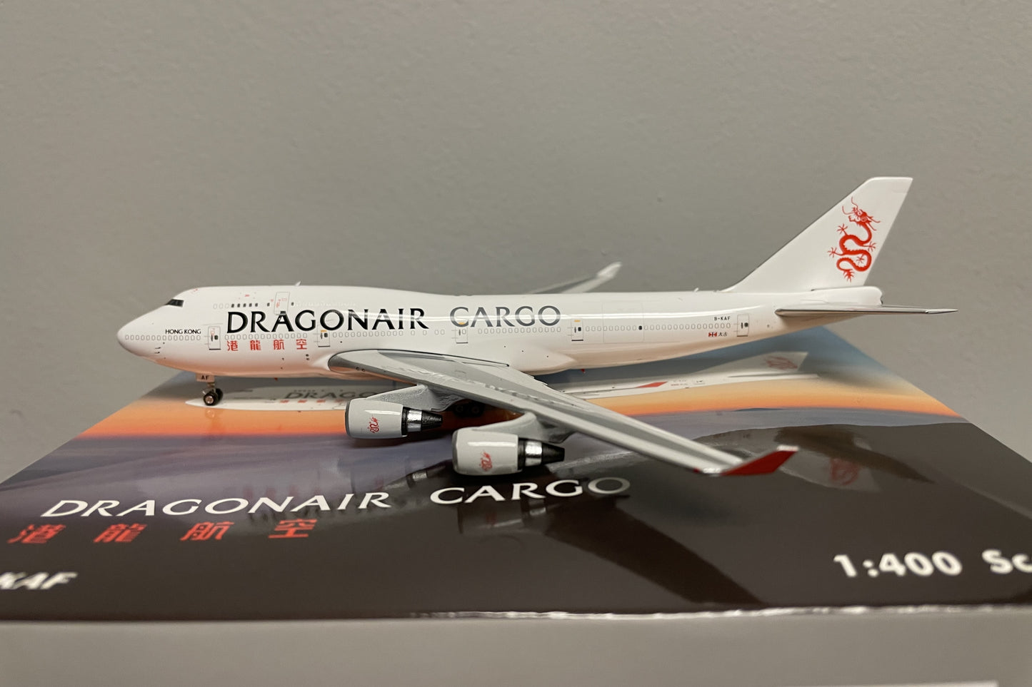 1:400 Phoenix Models Dragonair Cargo Boeing 747-400F B-KAF 04379