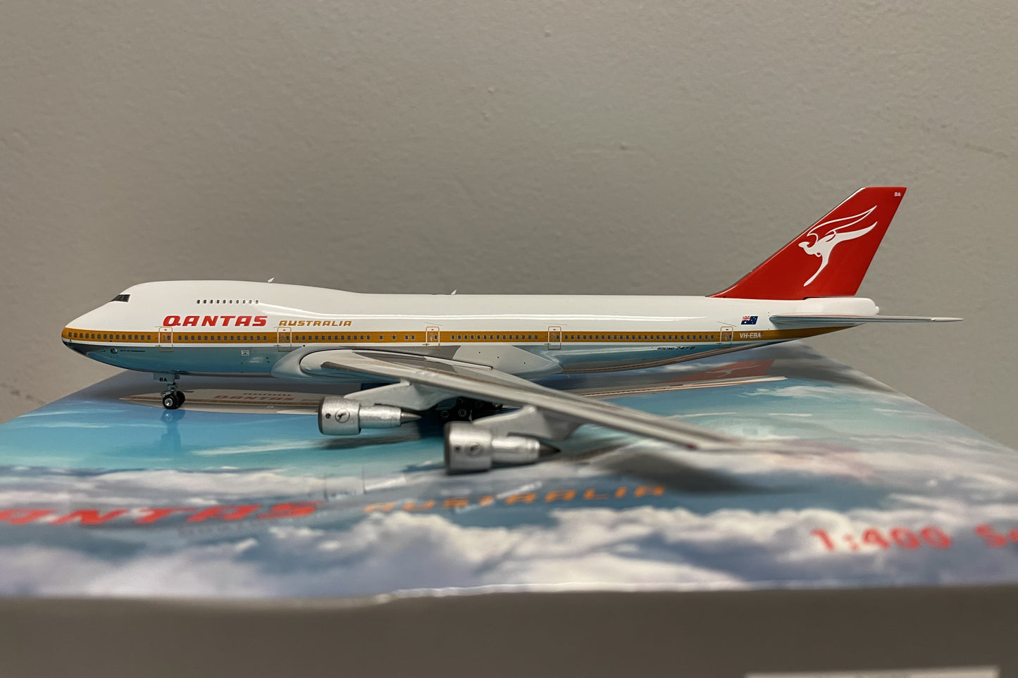 1:400 Phoenix Models Qantas Airways Boeing 747-200 "Polished" VH-EBA PH4377