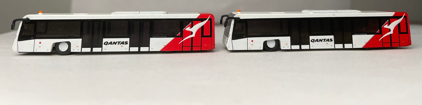 1:200 Fantasy Wings Airport Bus Set AA2002 (Qantas) Pack of 2