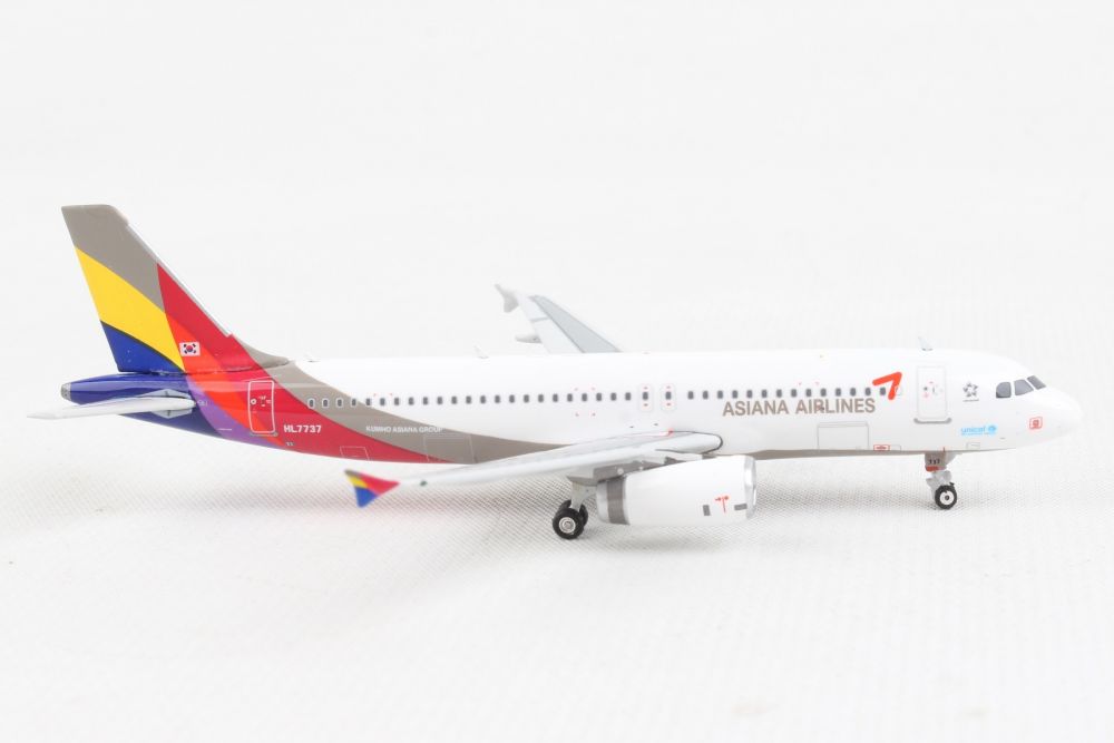 1:400 Phoenix Models Asiana Airlines Airbus A320-200 HL7737 11684
