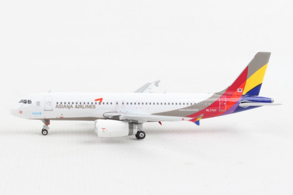 1:400 Phoenix Models Asiana Airlines Airbus A320-200 HL7737 11684