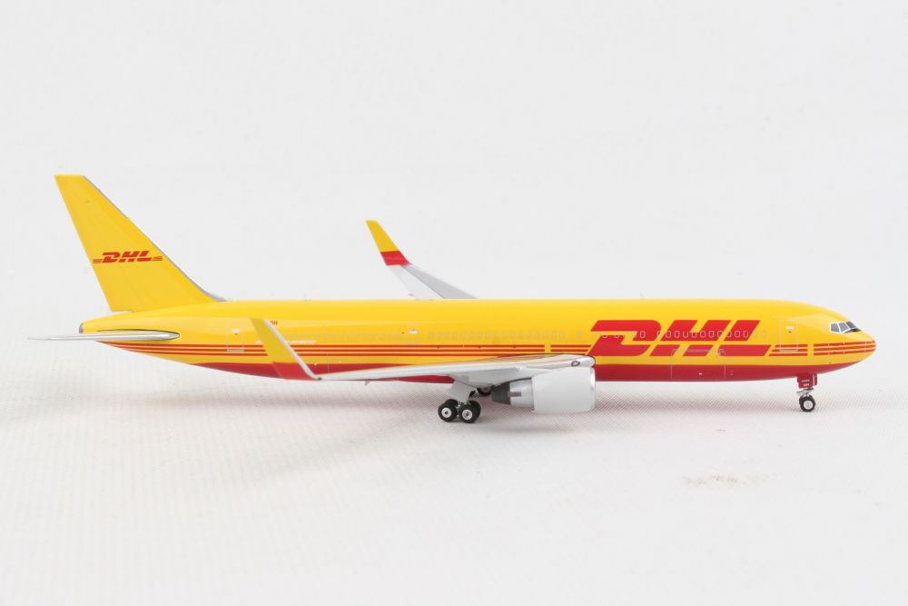 1:400 Phoenix Models DHL Airlines Boeing 767-300F N284DH PH404399