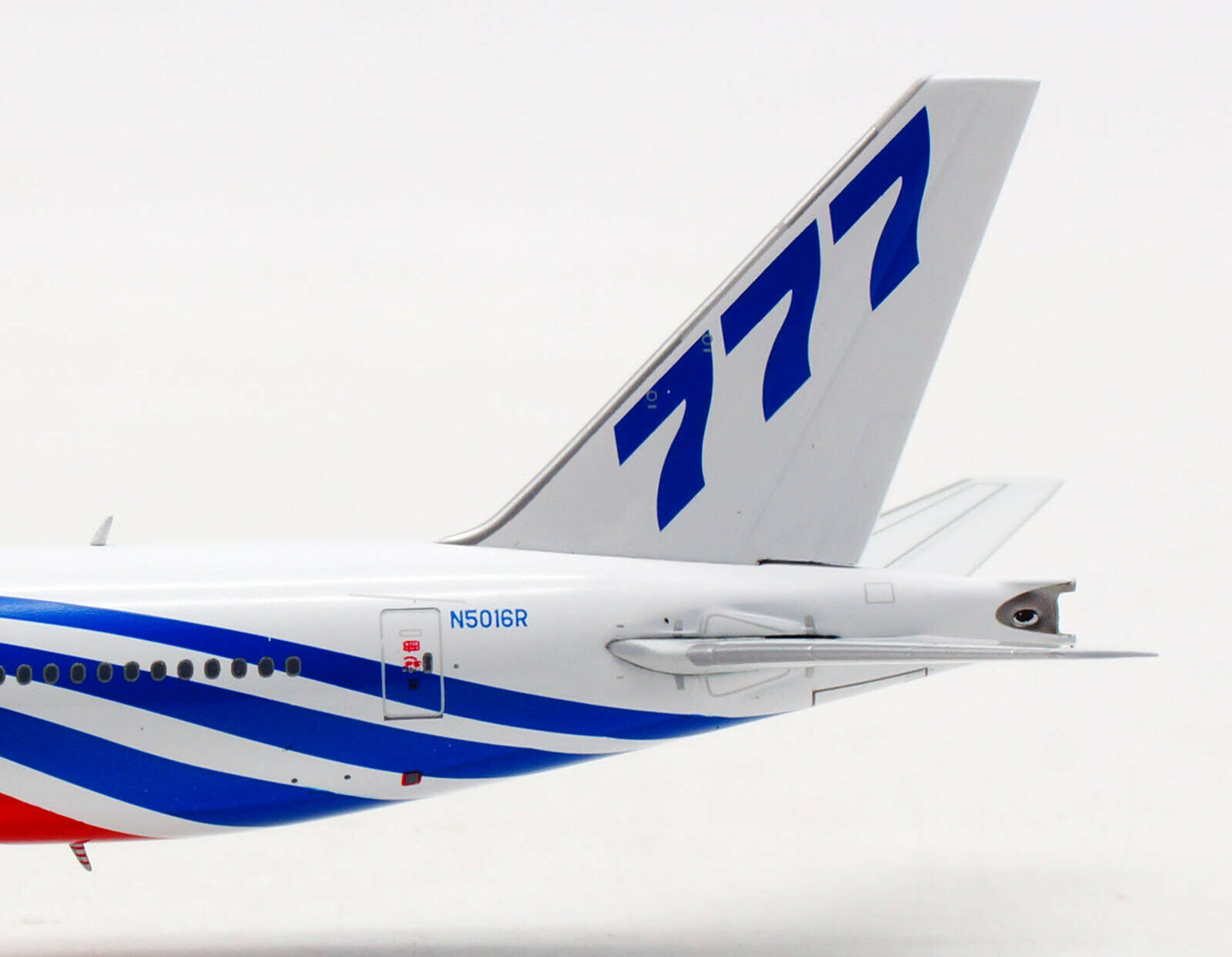 1:400 Aviation400 Boeing House Colors 777-300ER N5016R AV4091