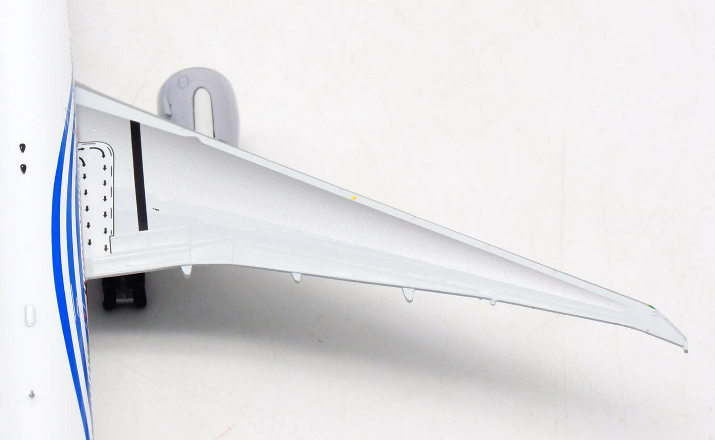 1:400 Aviation400 Boeing House Colors 777-300ER N5016R AV4091