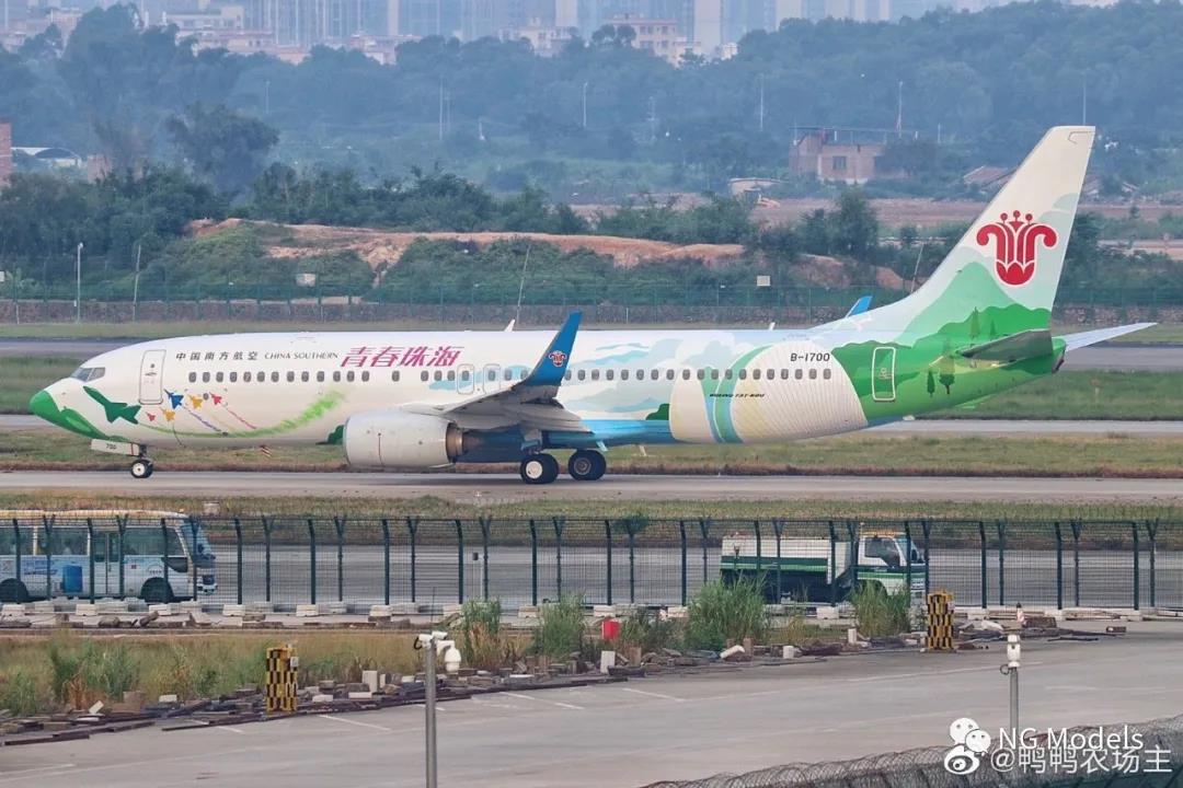 1:400 NG Models China Southern Airlines Boeing 737-800 "Zhuhai City of Youth" B-1700 NG58120